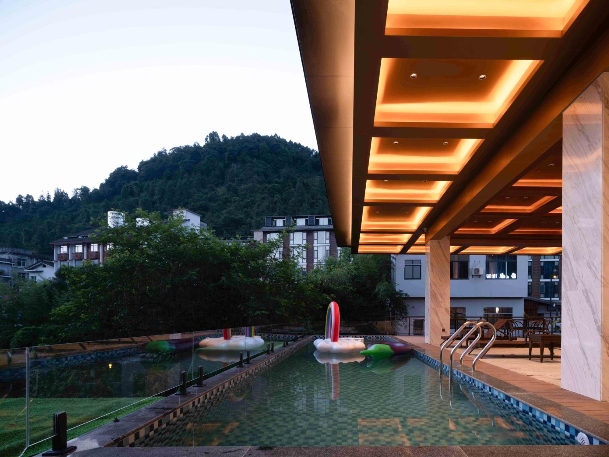 Zhangjiajie Utopia Hotel--Free One Way Pick Up Service Over 2 Nights Exterior foto